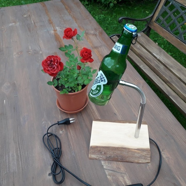 Лампа ручной работы с бутылкой с гравировкой