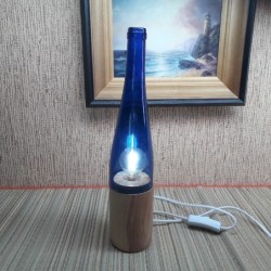 Лампа ручной работы с бутылкой с гравировкой