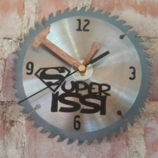 Metallist käsitöö seina kell  personaalse graveeringuga