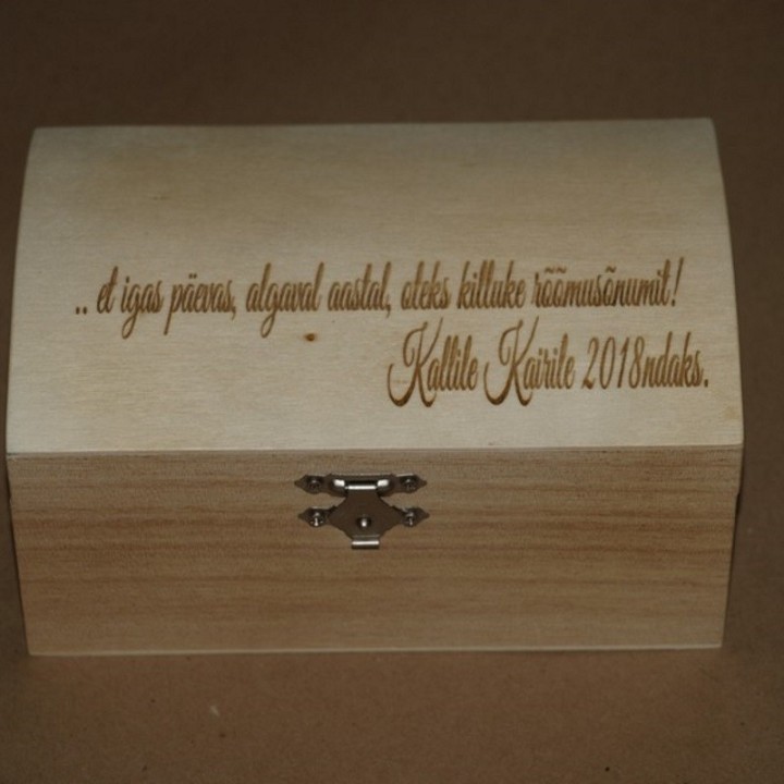 Деревянная подарочная коробка с индивидуальной гравировкой