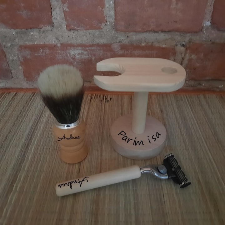 Держатель для бритвы с индивидуальной гравировкой