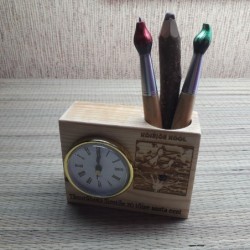 Деревянные настольные часы  с индивидуальной гравировкой