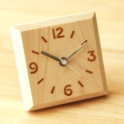 Деревянные настольные часы  с индивидуальной гравировкой