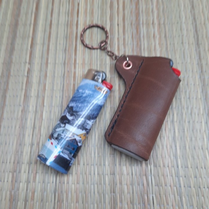 Брелок чехол для зажигалки из кожи с индивидуальной гравировкой