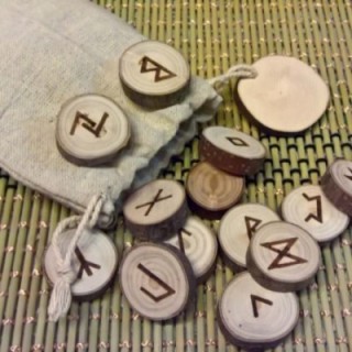 Деревянные Руны с индивидуальной гравировкой