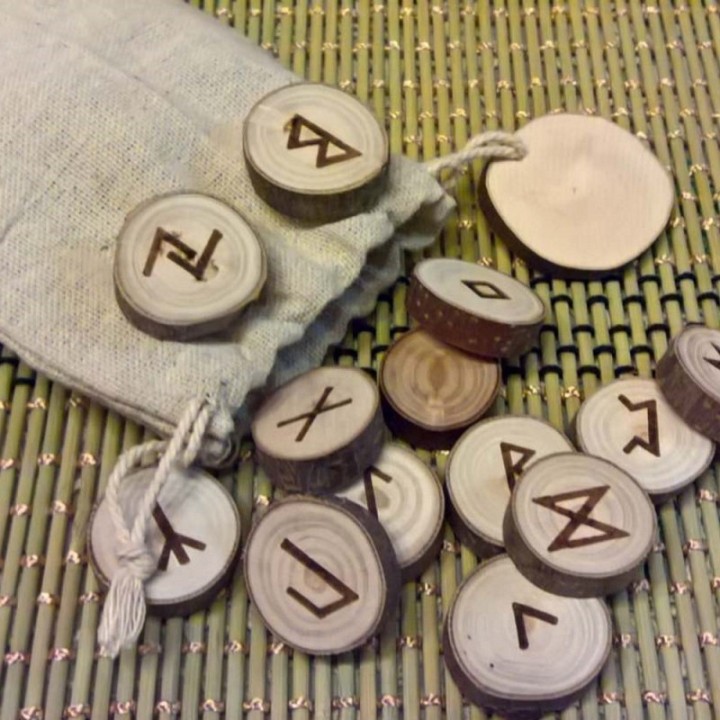 Деревянные Руны с индивидуальной гравировкой