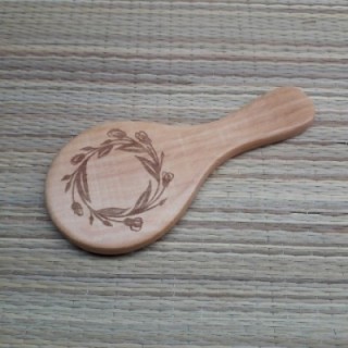 Деревянное карманное зеркальце  с индивидуальной гравировкой