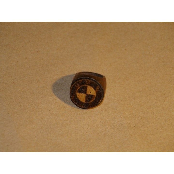 Деревянное кольцо с индивидуальной гравировкой