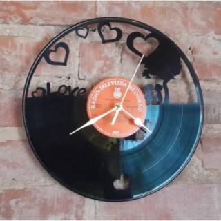Индивидуальные настенные часы из виниловой пластинки