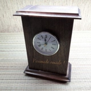 Деревянные цифровые настольные часы кубик с индивидуальной гравировкой