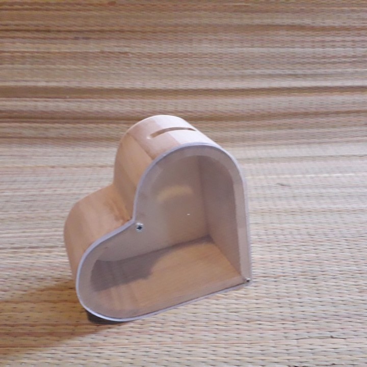 Деревянная копилка сердце с индивидуальной гравировкой