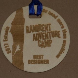 Деревянные медали с индивидуальной гравировкой