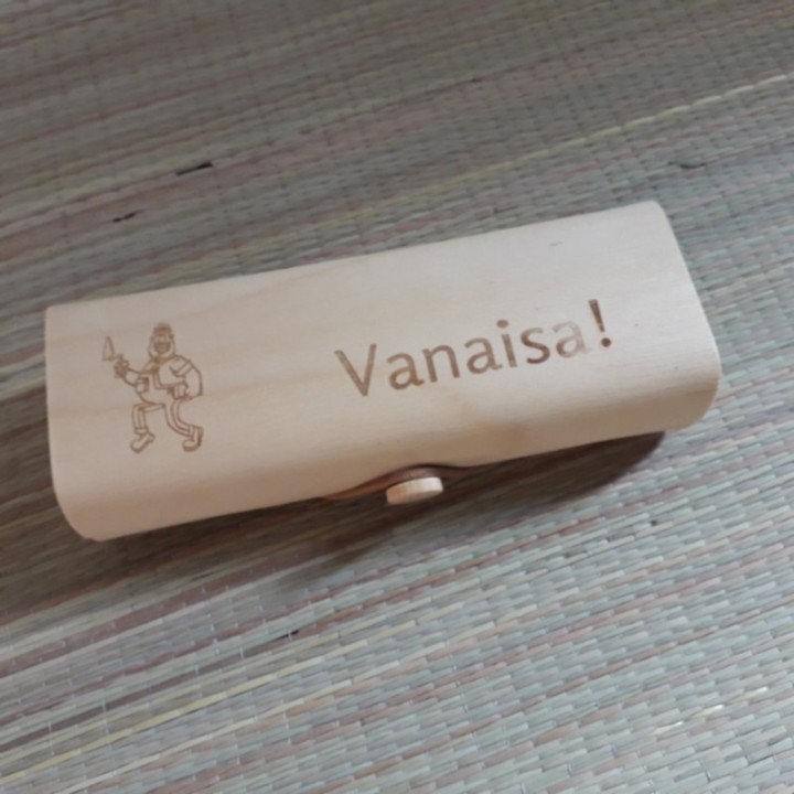 Деревянный чехол для очков с индивидуальной гравировкой