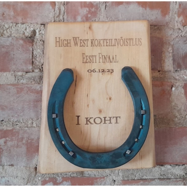 Подкова на подставке с индивидуальной гравировкой