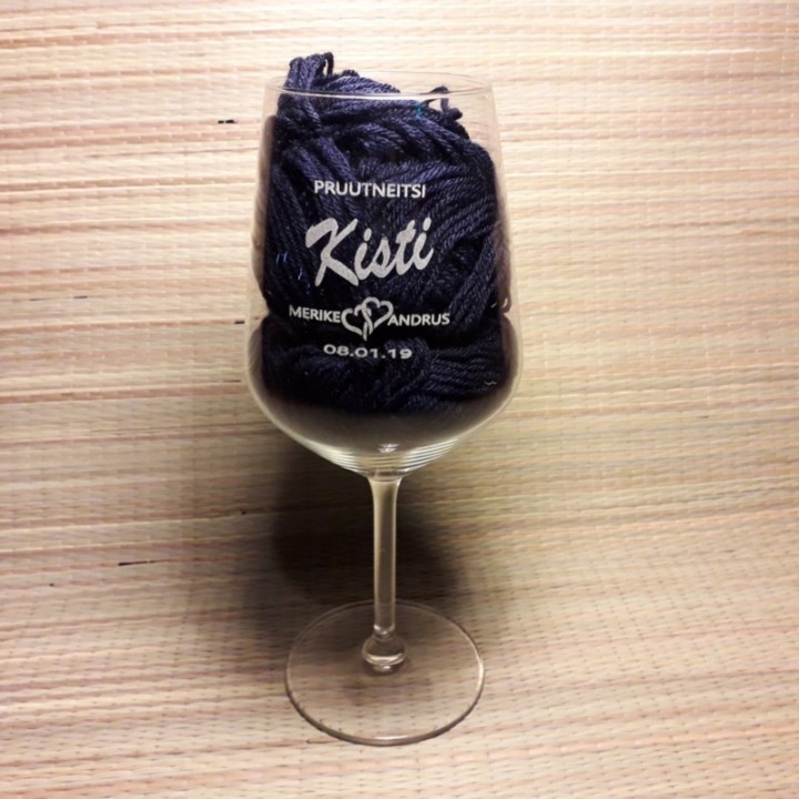 Бокал для вина с индивидуальной гравировкой