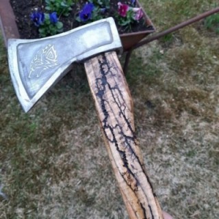 Топор ручной работы  с индивидуальной гравировкой