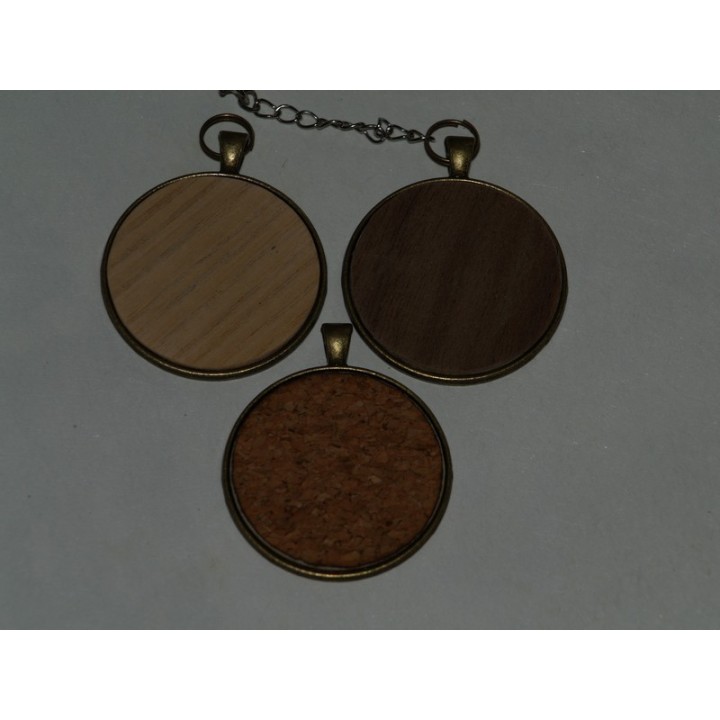 Деревянный медальон 40mm с индивидуальной гравировкой