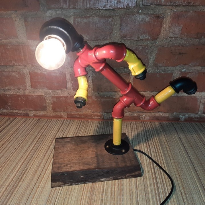 Лампа из труб сердце с индивидуальной гравировкой