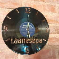 Индивидуальные настенные часы из виниловой пластинки
