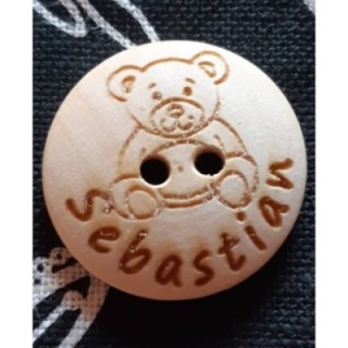 Деревянная пуговица с индивидуальной гравировкой