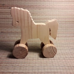 Деревянная лошадка на смотрины с индивидуальной гравировкой