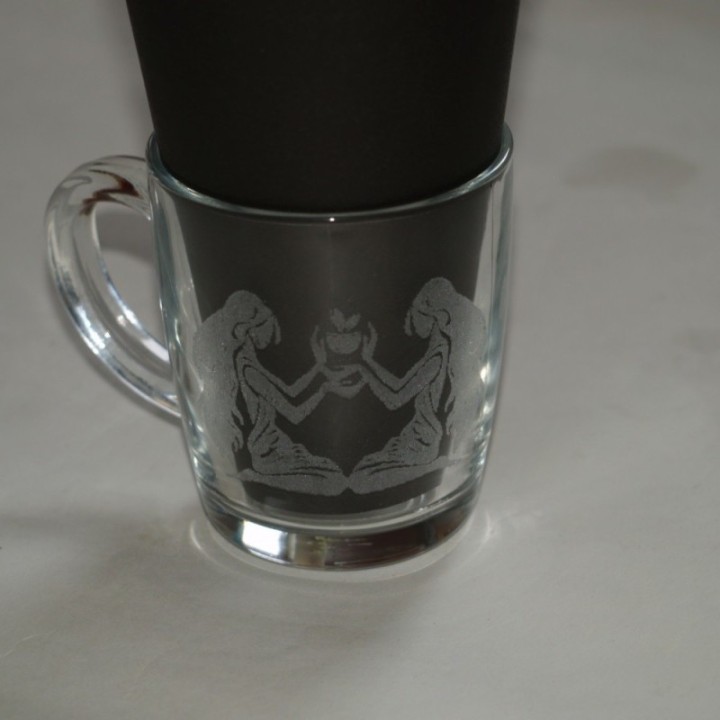 Стеклянная кружка с индивидуальной гравировкой