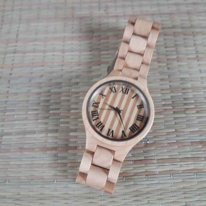 Деревянные наручные часы с индивидуальной гравировкой