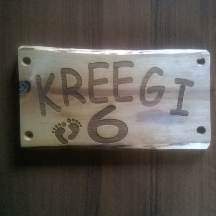 Деревянная табличка с индивидуальной гравировкой