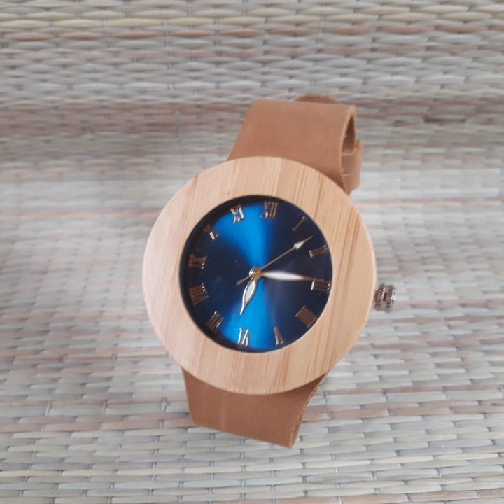 Деревянные наручные часы с индивидуальной гравировкой