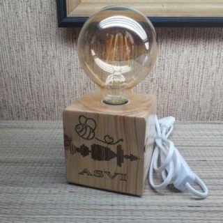 Деревянная лампа кубик с индивидуальной гравировкой