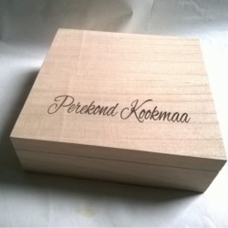 Деревянная подарочная коробка 21 x21x 5cm с индивидуальной гравировкой