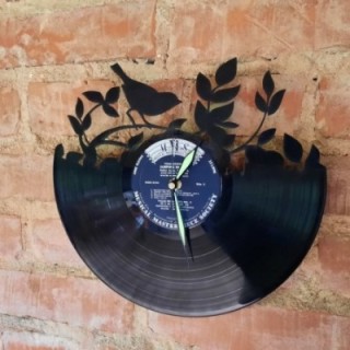 Индивидуальные настенные часы из виниловой пластинки