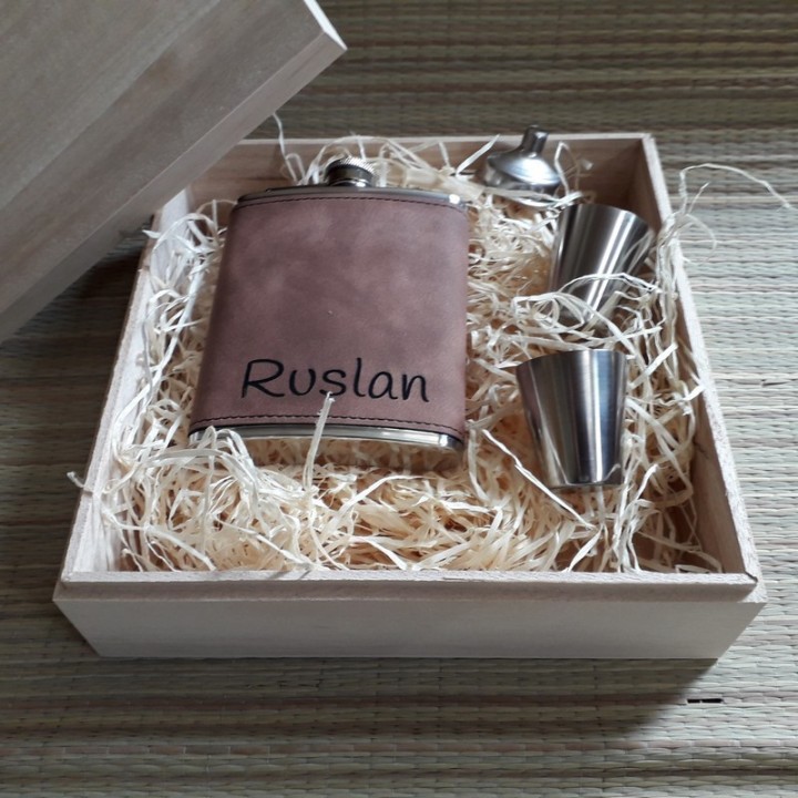 Фляжка 7oz в коже комплект с индивидуальной гравировкой