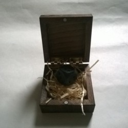 Кованый игральный кубик в подарочной коробке с персональной гравировкой