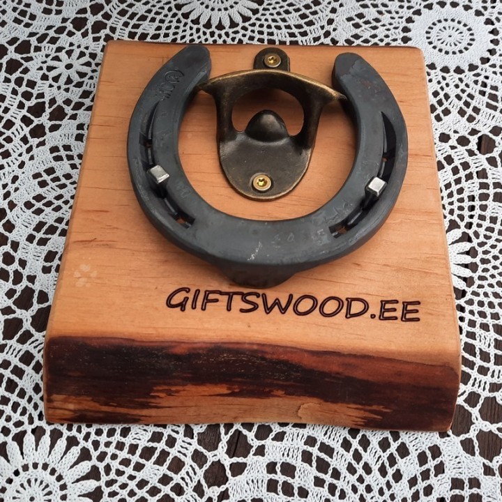Открывашка с подковой и индивидуальной гравировкой