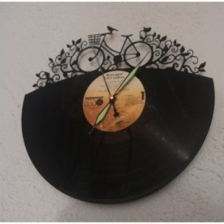 Индивидуальные настенные часы из виниловой пластинки