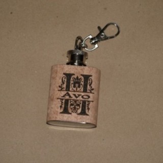 Фляжка брелок 1Oz в древесине с индивидуальной гравировкой