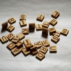 Буквы на деревянных кубиках 2см с индивидуальной гравировкой