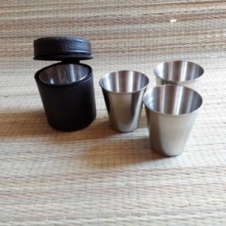 Комплект рюмок из стали в кожаной сумке с индивидуальной гравировкой