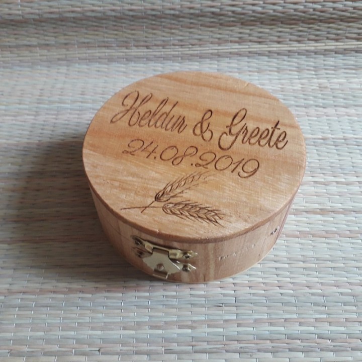 Деревянная подарочная коробка с индивидуальной гравировкой