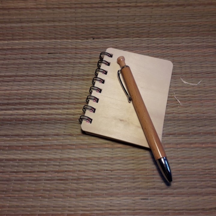 Блокнот и ручька подарочный комплект  с индивидуальной гравировкой