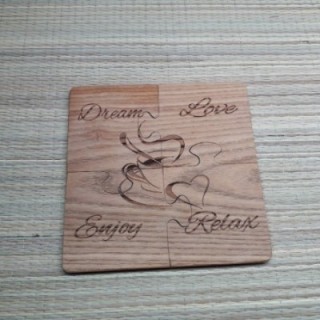 Деревянная подставка для горячего 16x16cm с индивидуальной гравировкой