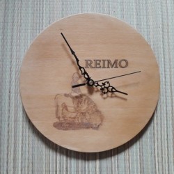Деревянные настенные часы с индивидуальной гравировкой