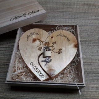 Деревянное сердце с замочком и индивидуальной гравировкой