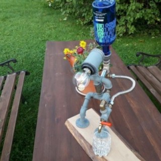 Лампа дозатор напитков из труб  робот с индивидуальной гравировкой