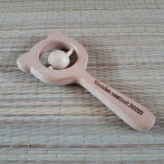 Puidust pudel närimisrõngas personaalse graveeringuga