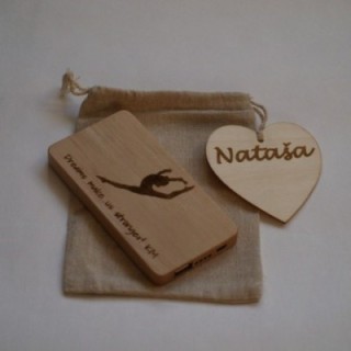 Деревянный банк аккумуляторов с индивидуальной гравировкой