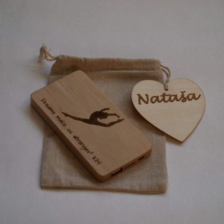 Деревянный банк аккумуляторов с индивидуальной гравировкой