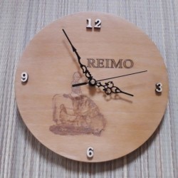Деревянные настенные часы с индивидуальной гравировкой