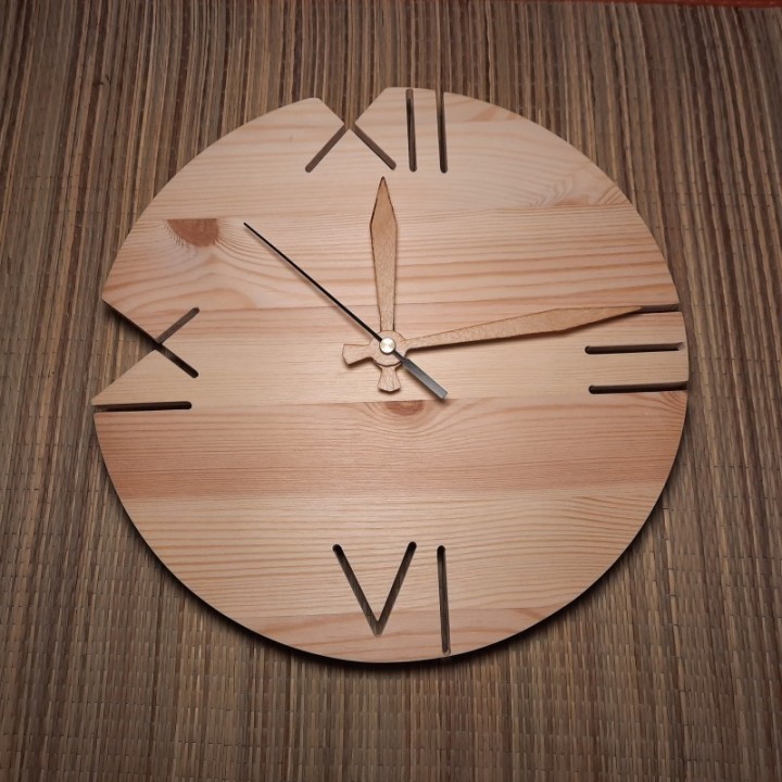 Деревянные настенные часы с индивидуальной гравировкой